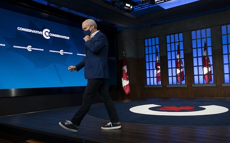 O'Toole leaves the set following a news conference on Sept. 21, 2021 in Ottawa (Adrian Wyld/CP)