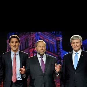 Liberal leader Justin Trudeau (L), NDP leader Thomas Mulcair (C) and Conservative leader Stephen Harper pose for a photo opportunity prior to the beginning of the Globe and Mail Leaders Debate in Calgary, Alberta September 17, 2015. (MIKE STURK/Reuters)