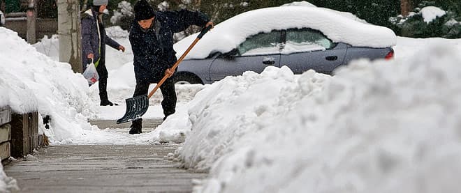 Down shovels: the city should clear the sidewalks