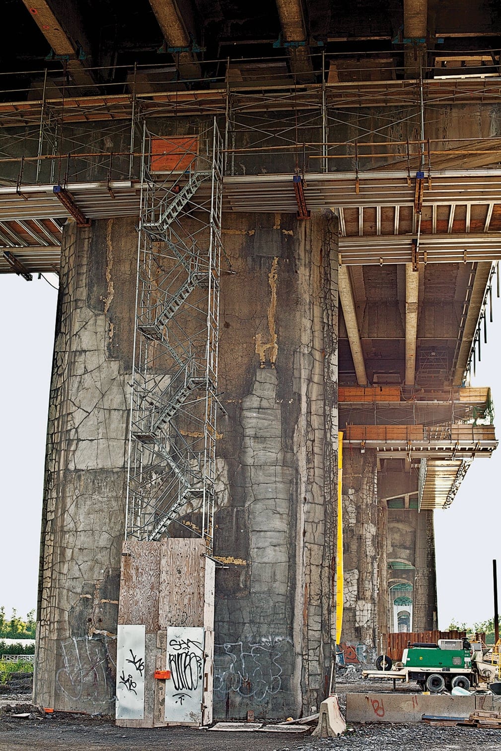 The outside girders of the Champlain bridge have been badly damaged by decades of poor drainage. (Photo by Roger Lemoyne)