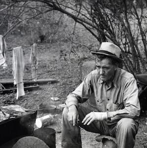 Harlingen (vicinity), Tex. Migrant worker sitting in front of fire. 19390101.