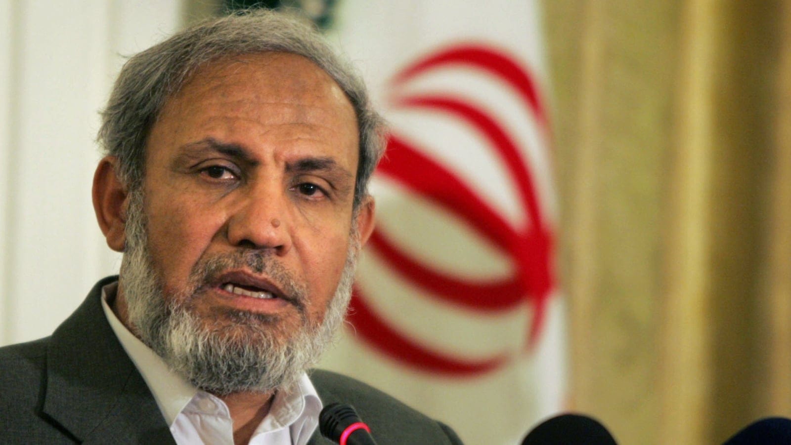 Palestinian Foreign Minister Mahmoud al-Zahar speaks during a news conference after an official meeting with his Iranian counterpart Manoucherh Mottaki in Tehran June 10, 2006. REUTERS/Stringer (IRAN) - RTR1E9OU