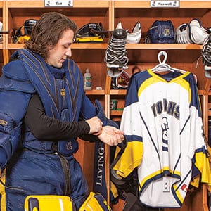 MAC11_HOMETOWNHOCKEY_FEATURE01