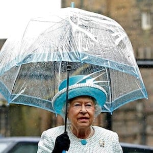 LANCASTER, ENGLAND - MAY 29: Queen Elizabeth II holds an umbrella as she visits Lancaster Castle on May 29, 2015 in Lancaster, England. (Andew Yates/Getty Images)