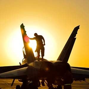 Royal Canadian Air Force ground crew perform post flight checks on a CF-18 fighter jet in Kuwait after a sortie over Iraq during Operation IMPACT on November 3, 2014.
Photo: Canadian Forces Combat Camera, DND
IS2014-5026-03