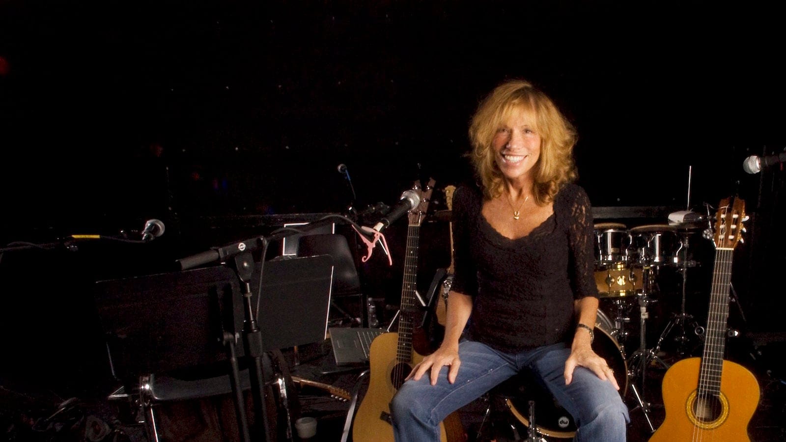 Carly Simon is photographed in New York on April 24, 2008. (AP Photo/Jim Cooper)