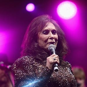 DOVDOVER, DE - JUNE 27: Singer/songwriter Loretta Lynn performs onstage during day 2 of the Big Barrel Country Music Festival on June 27, 2015 in Dover, Delaware. (Stephen Lovekin/Getty Images/Big Barrel)
