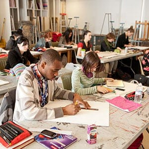 Students drawing. (Dawson College)
