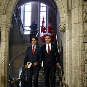Canada's Prime Minister Justin Trudeau (L) and Finance Minister Bill Morneau walk to the House of Commons to deliver the budget on Parliament Hill in Ottawa, March 22, 2016. (Patrick Doyle/Reuters)
