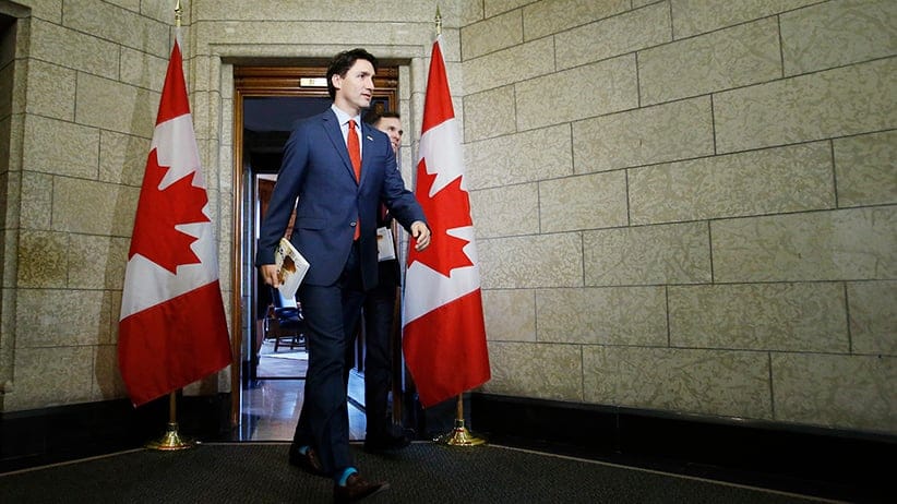 Canada's Prime Minister Justin Trudeau and Finance Minister Bill Morneau (R) walk from Trudeau's office to the House of Commons to deliver the budget, on Parliament Hill in Ottawa, Canada March 22, 2016. (Chris Wattie/Reuters)