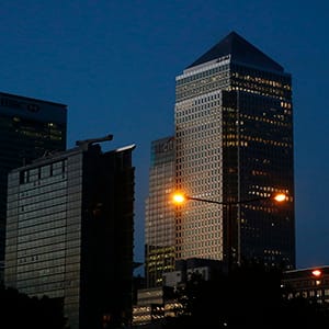 Office lights are on in banks as dawn breaks behind the financial district of Canary Wharf, in London, Britain June 24, 2016. Neil Hall/Reuters