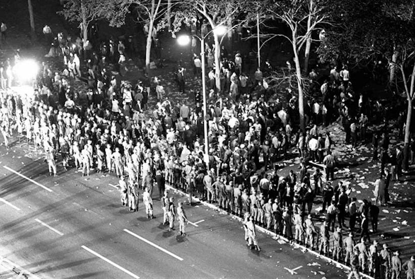 National Guardsmen lining the street as they are confronted by protesters in front of the Conrad Hilton Hotel in Chicago, headquarters for the 1968 Democratic National Convention on Aug. 28, 1968. THE CANADIAN PRESS/AP, File