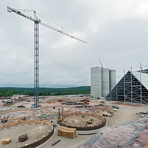 Construction of the McInnis cement factory in Gaspe. (Jacques Gratton)