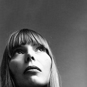Head shot of Canadian singer-song writer Joni Mitchell. (Jack Robinson/Condé Nast/Getty Images)