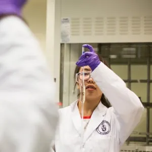 Chemical Engineering U of T student Yaji Ke takes part in a practical class where students are using an acid based titration technique to determine the unknown acid concentration in Toronto on September 20, 2017. (Photograph by Michelle Siu)