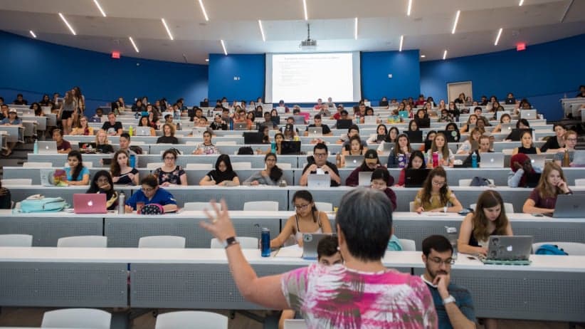 university double major: Biology class 2F03 with instructor Patricia Chow-Fraser, at McMaster University on Sept 21, 2017. (Photograph by Hannah Yoon)