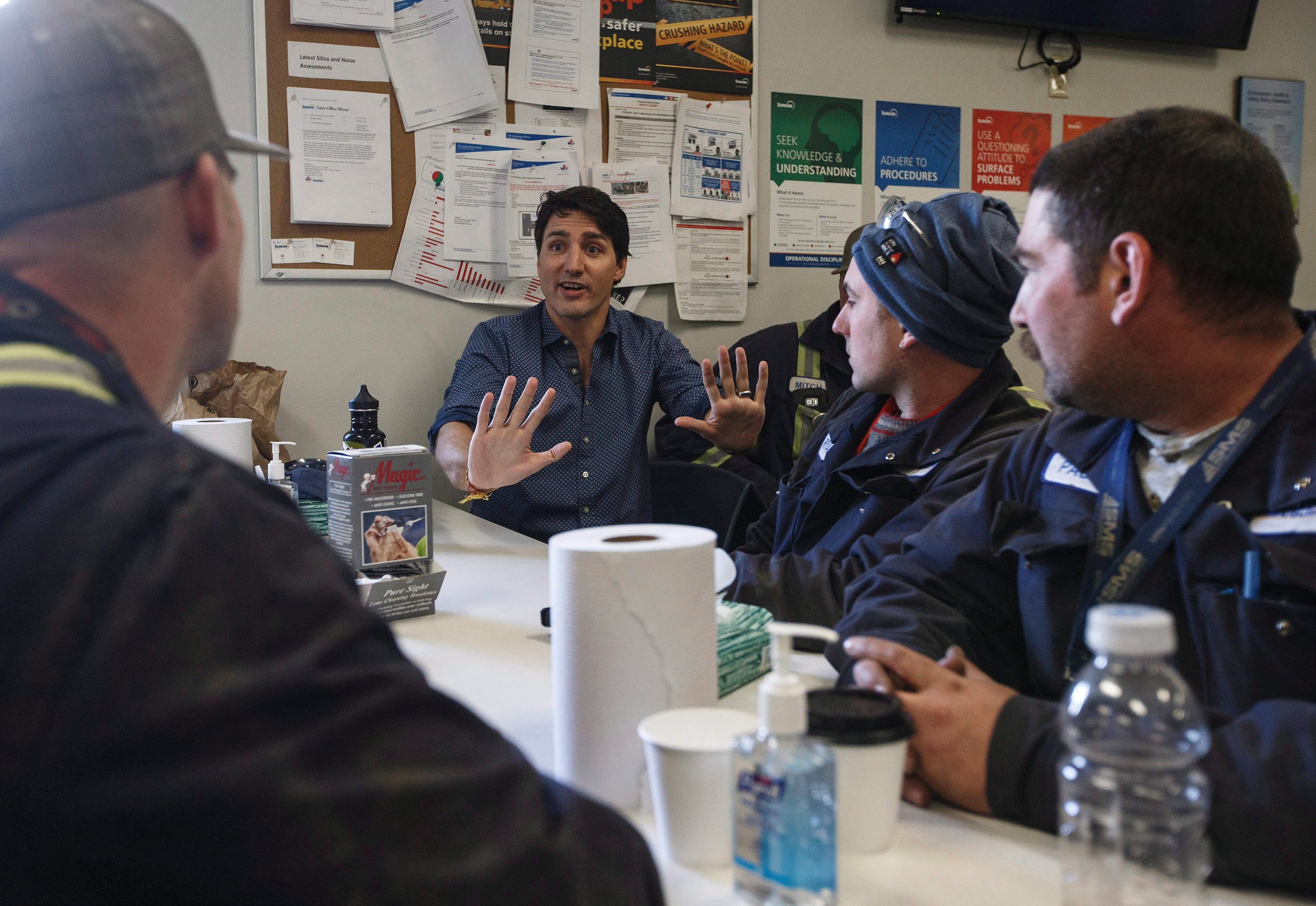 Prime Minister Justin Trudeau meets with workers at Suncor's Fort Hills facility near Fort McMurray, Alta., on Friday, April 6, 2018. (Jason Franson/CP)