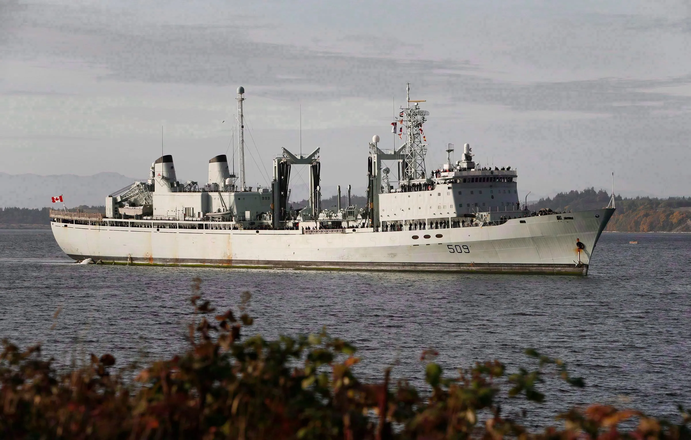 HMCS Protecteur returns to Victoria in an Oct. 24, 2008 file photo. (THE CANADIAN PRESS/ Deddeda Stemler)