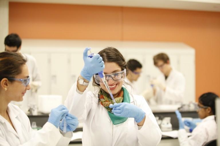 <p>Oct. 4/2012 &#8211; York University, Toronto, Ontario.  (L-R) Third year Biology students Sara Abdi and Negar Labbae are protein sampling inside a teaching lab, at the new Life Sciences Building at York.</p>
