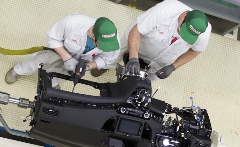 <p>Production Associates work on dashboard assembly at Honda manufacturing plant in Alliston, Ontario March 30, 2015.  REUTERS/Fred Thornhill   </p>
