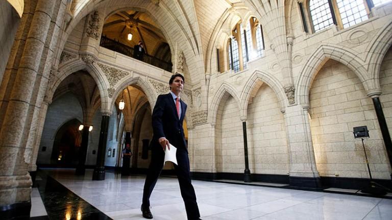 <p>Canada&#8217;s Prime Minister Justin Trudeau arrives to deliver a statement before the start of a Liberal caucus meeting on Parliament Hill in Ottawa, Ontario, Canada, June 1, 2016. (Chris Wattie/Reuters)</p>
