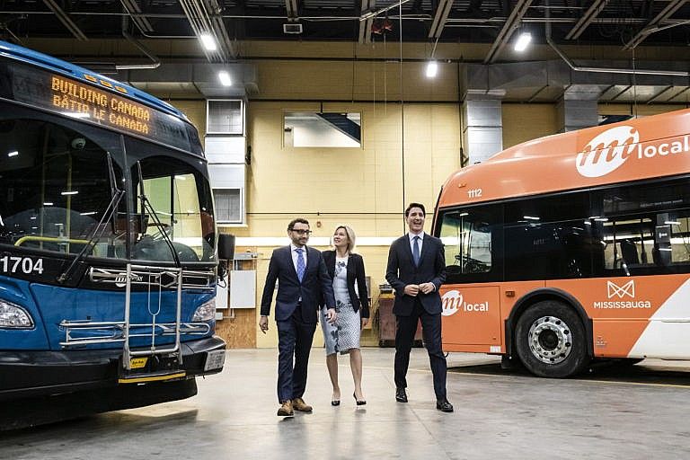 Trudeau, Mississauga Mayor Bonnie Crombie and Alghabra enter a transit maintenance facility in Mississauga, Ont., on March 21, 2019 (CP/Christopher Katsarov)