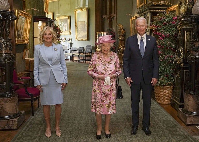 Queen Elizabeth II with U.S. President Joe Biden and his wife Jill Biden in the Grand Corridor at Windsor Castle on Sunday (Steve Parsons/Pool via AP)