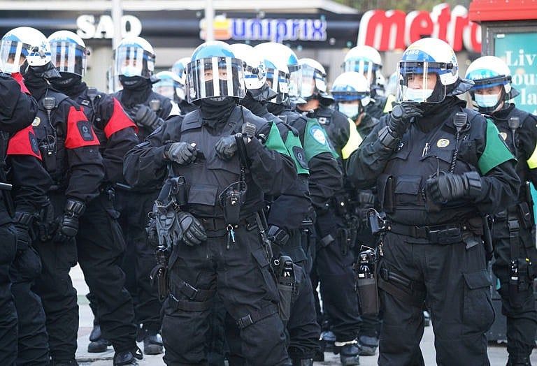 Montreal police ready to intervene at a protest against the return of the eight o'clock curfew in Montreal on April 18, 2021 (Mario Beauregard/CP)
