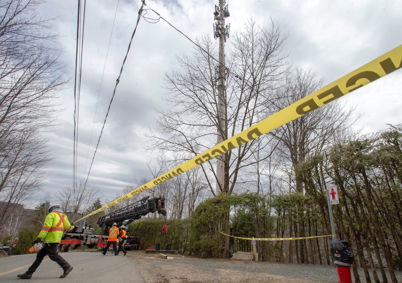 Technicians repair a cell tower after a fire that police are calling suspicious Monday May 4, 2020 in Piedmont, Que. (Ryan Remiorz/CP)