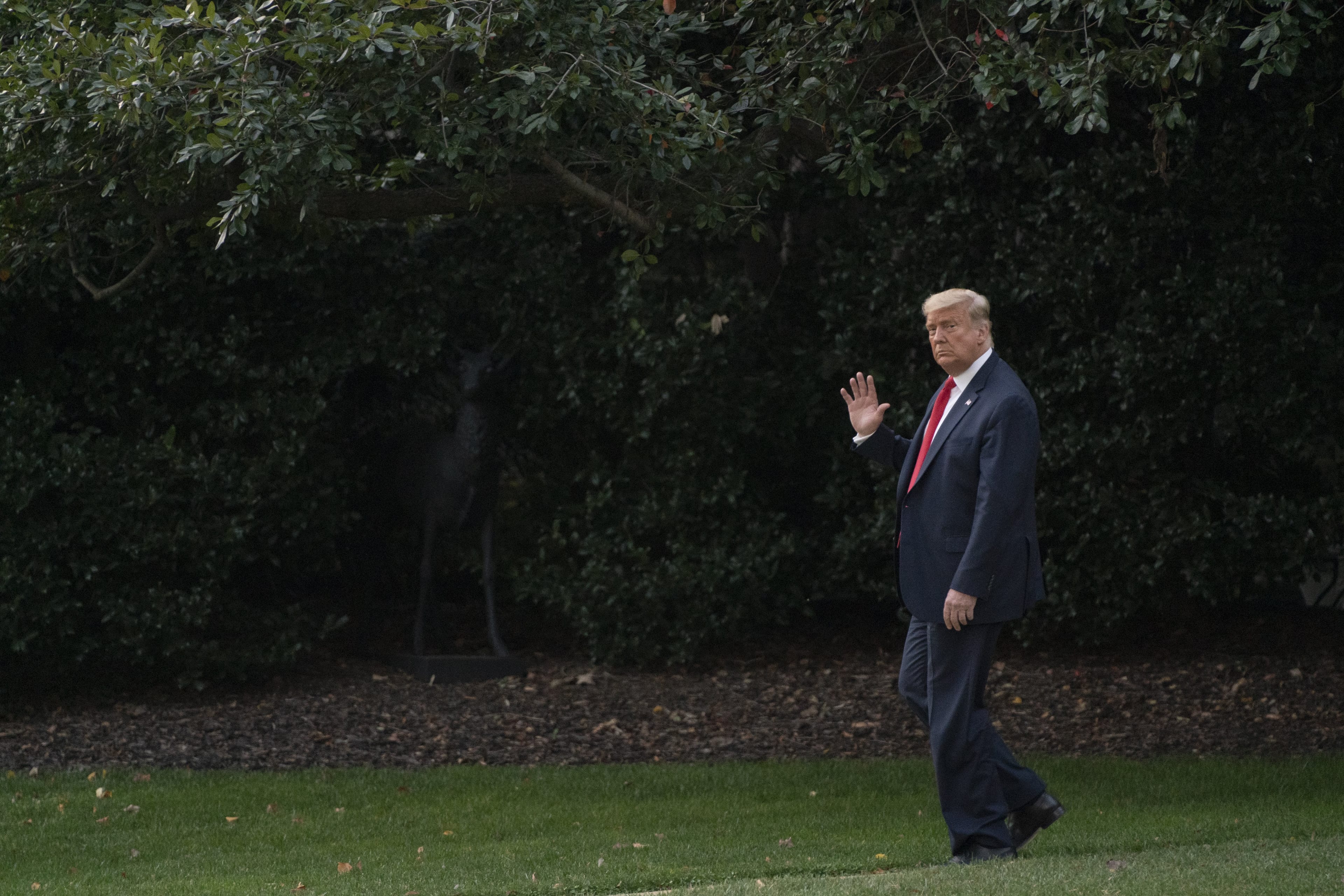 Trump waves from the South Lawn of the White House before boarding Marine One in Washington on Oct. 20, 2020 (Alex Edelman/EPA/Bloomberg via Getty Images)