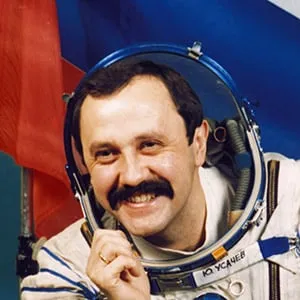 Soyuz tm-18, cosmonaut yuri usachyov, 1994. Sovfoto/UIG/Getty Images