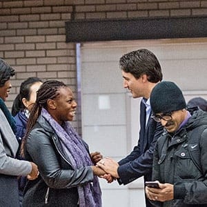 The Prime Minister designate Justin Trudeau meets with people at the Papineau Metro station. 20 octobre 2015. (Adam Scotti/PMO)