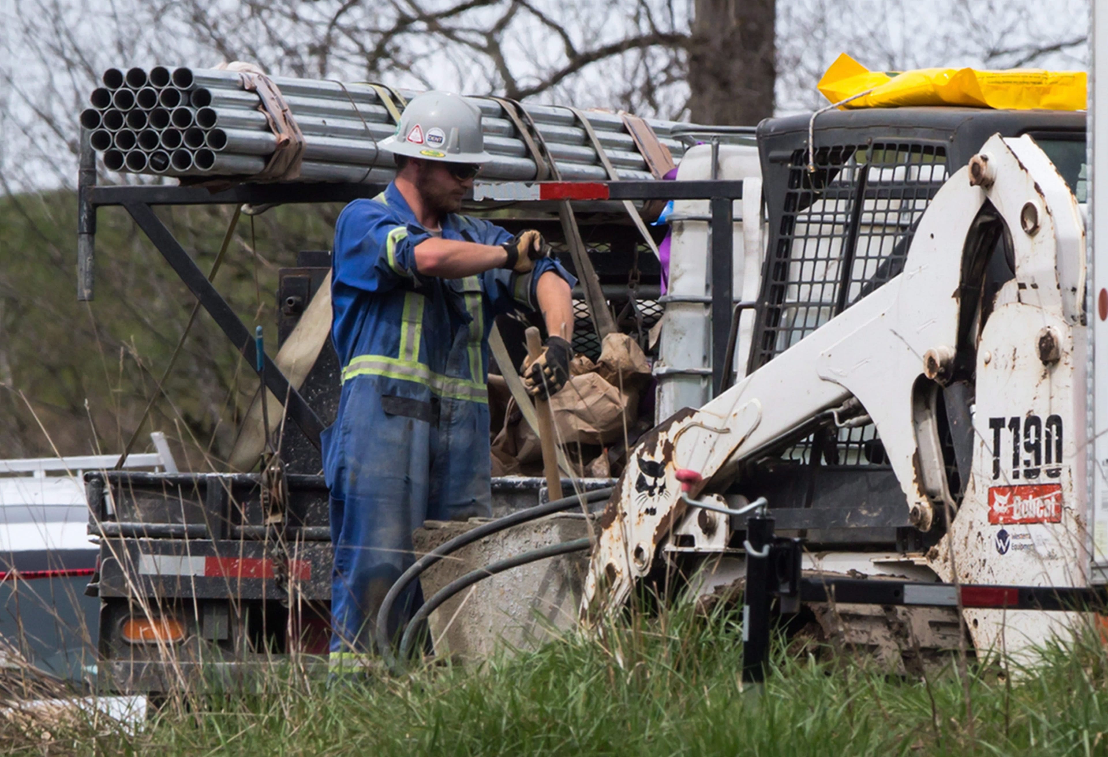 A worker rolls up his sleeves as work continues at Kinder Morgan's facility in preparation for the expansion of the Trans Mountain Pipeline, in Burnaby, B.C., on Monday April 9, 2018. (THE CANADIAN PRESS/Darryl Dyck)