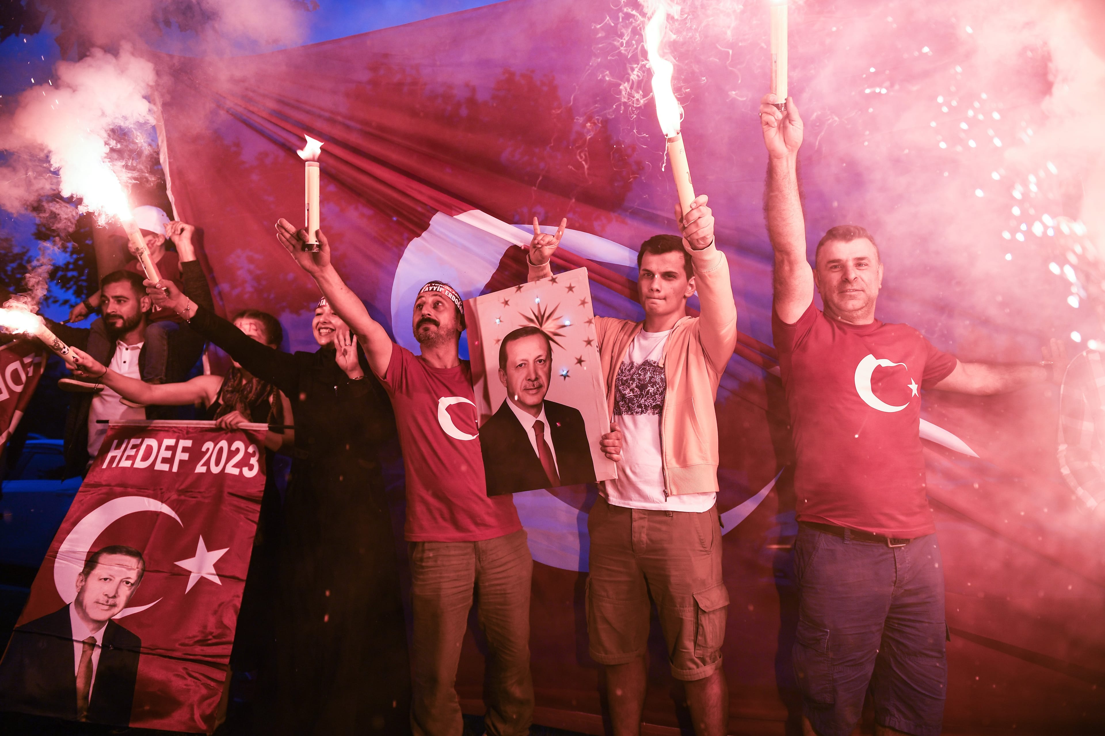 Erdogan's supporters celebrate outside the AK party headquarters on June 24, 2018 in Istanbul, Turkey. (Photo by Jeff J Mitchell/Getty Images)
