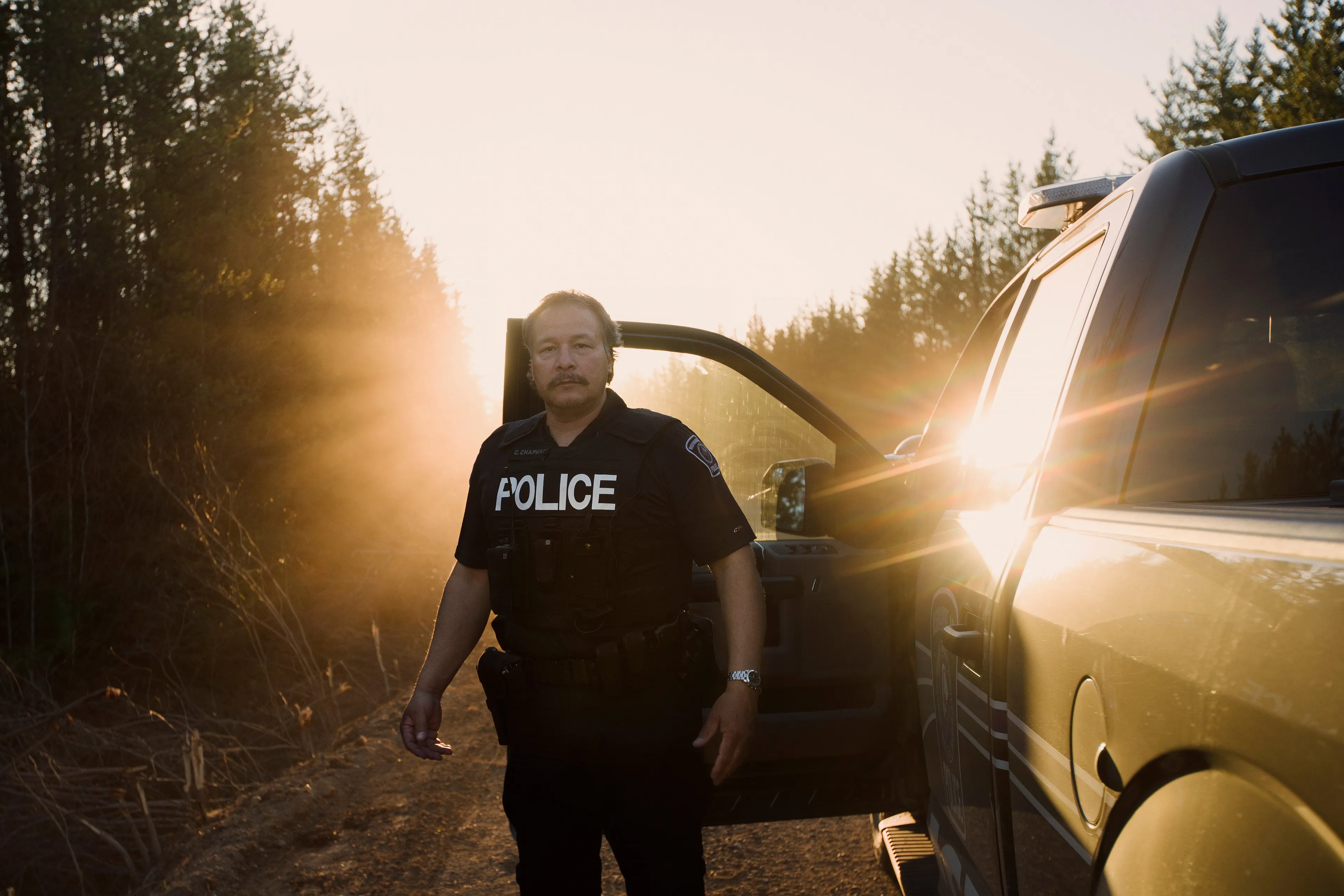 Nishnawbe-Aski Police Service (NAPS) constable Charlie Chapman in Sachigo Lake First Nation, Ont. (Photograph by Amber Bracken)