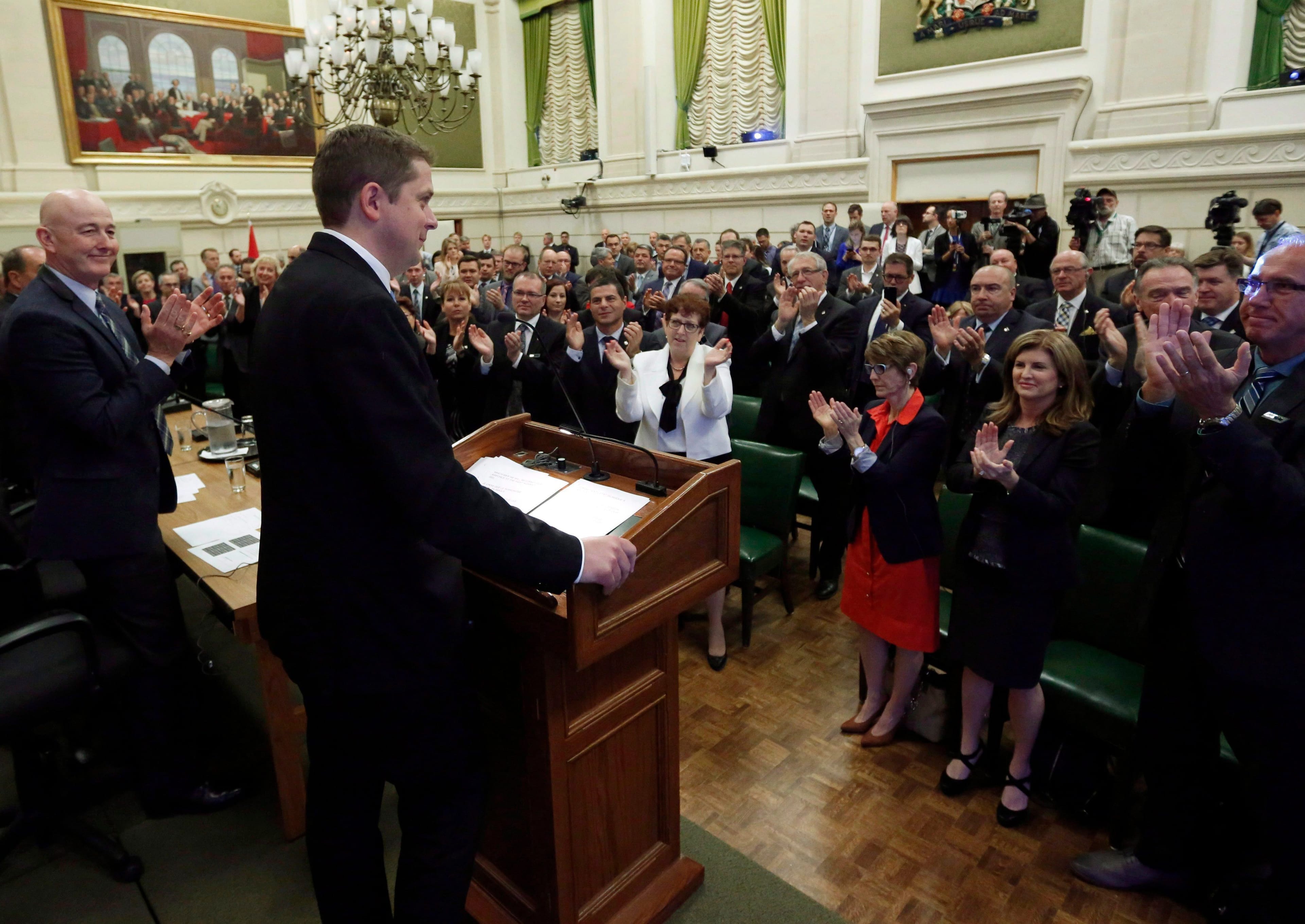Conservative Party Leader Andrew Scheer receives a standing ovation from his caucus in Ottawa, on May 29, 2017. (Fred Chartrand/CP)