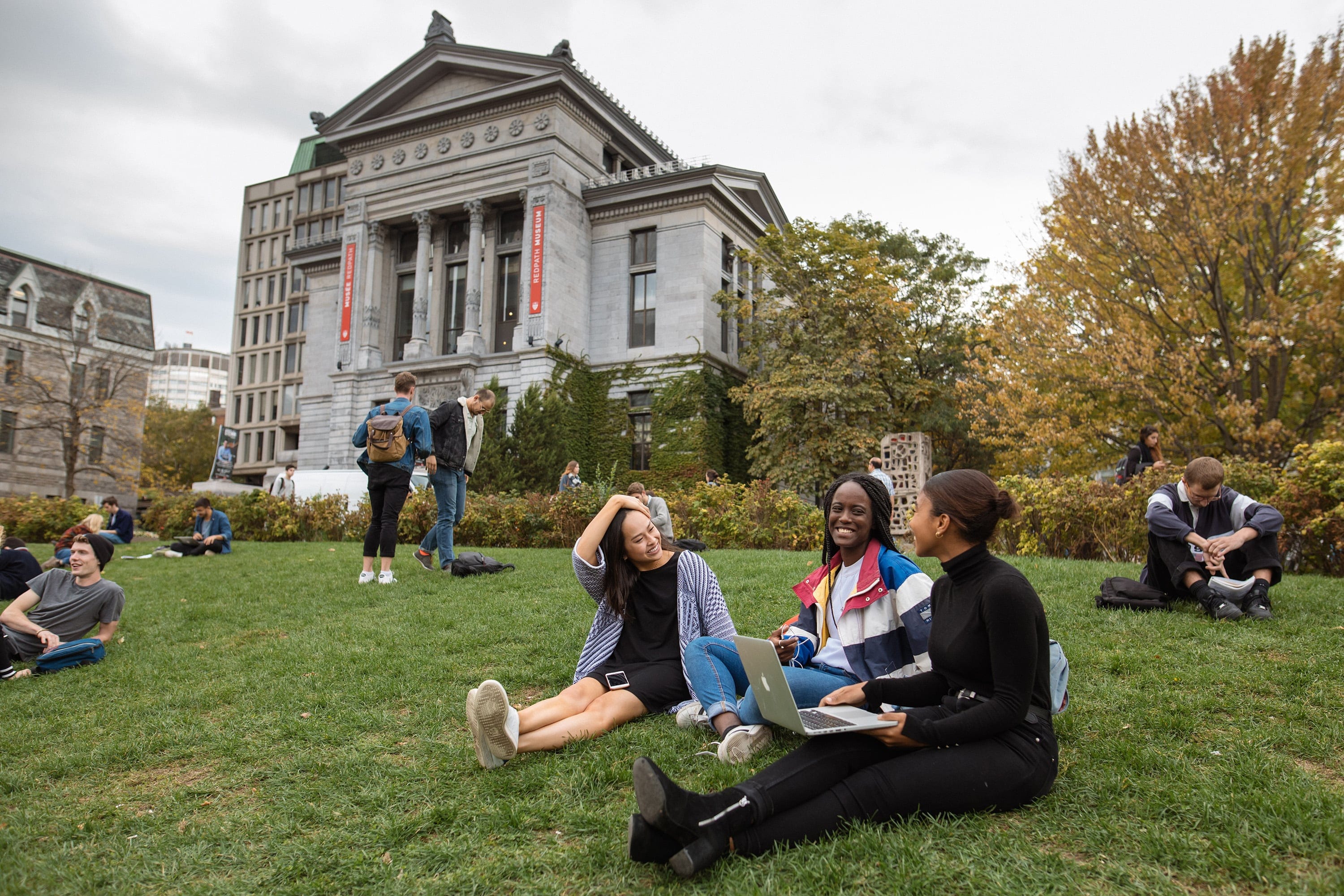 Left to right: McGill students chat outdoors in Montreal on Thursday, October 19, 2017.
(Photograph by Dario Ayala)