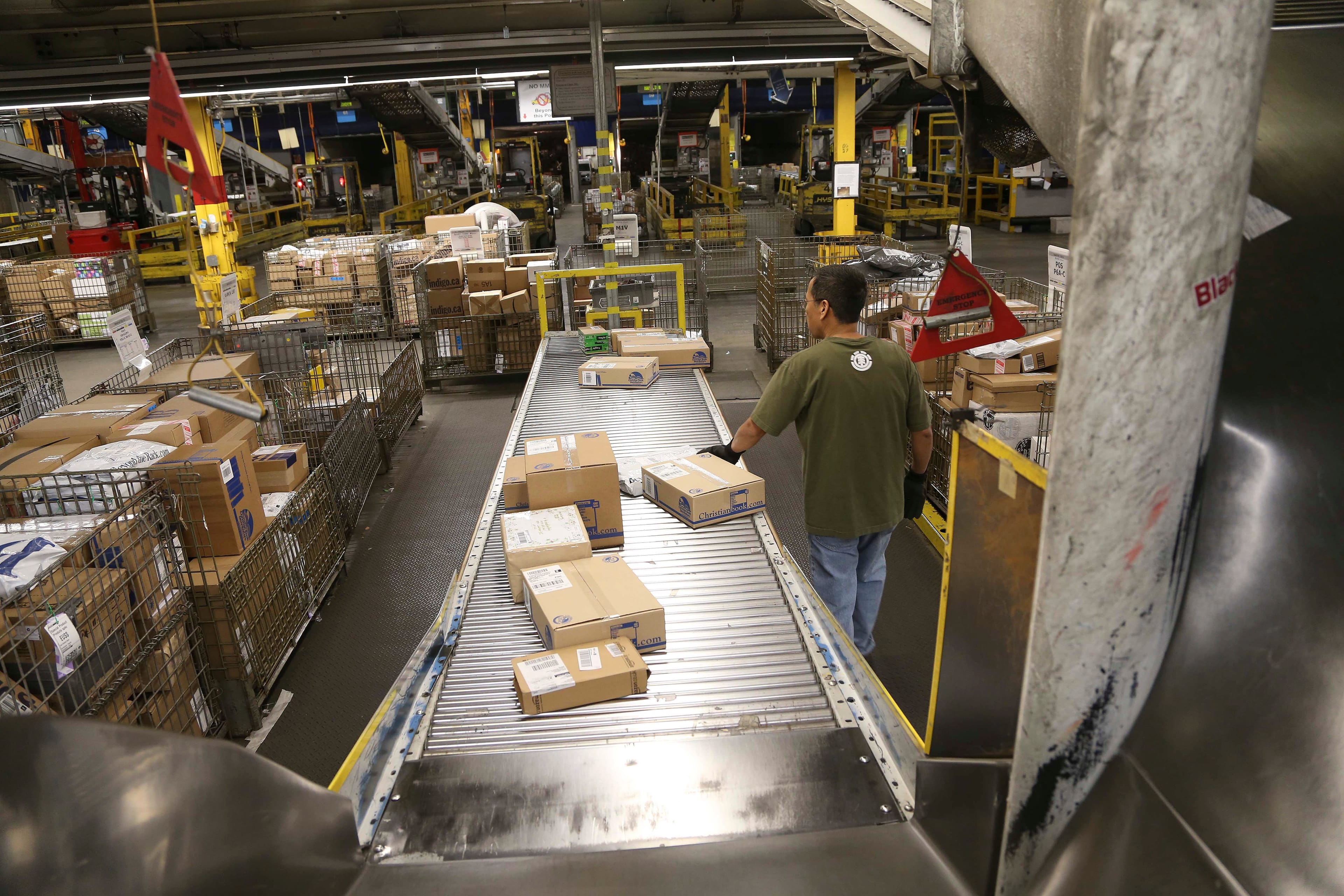 Canads Post Gateway Facility in Mississauga, ON (Rene Johnston/Toronto Star/Getty Images)
