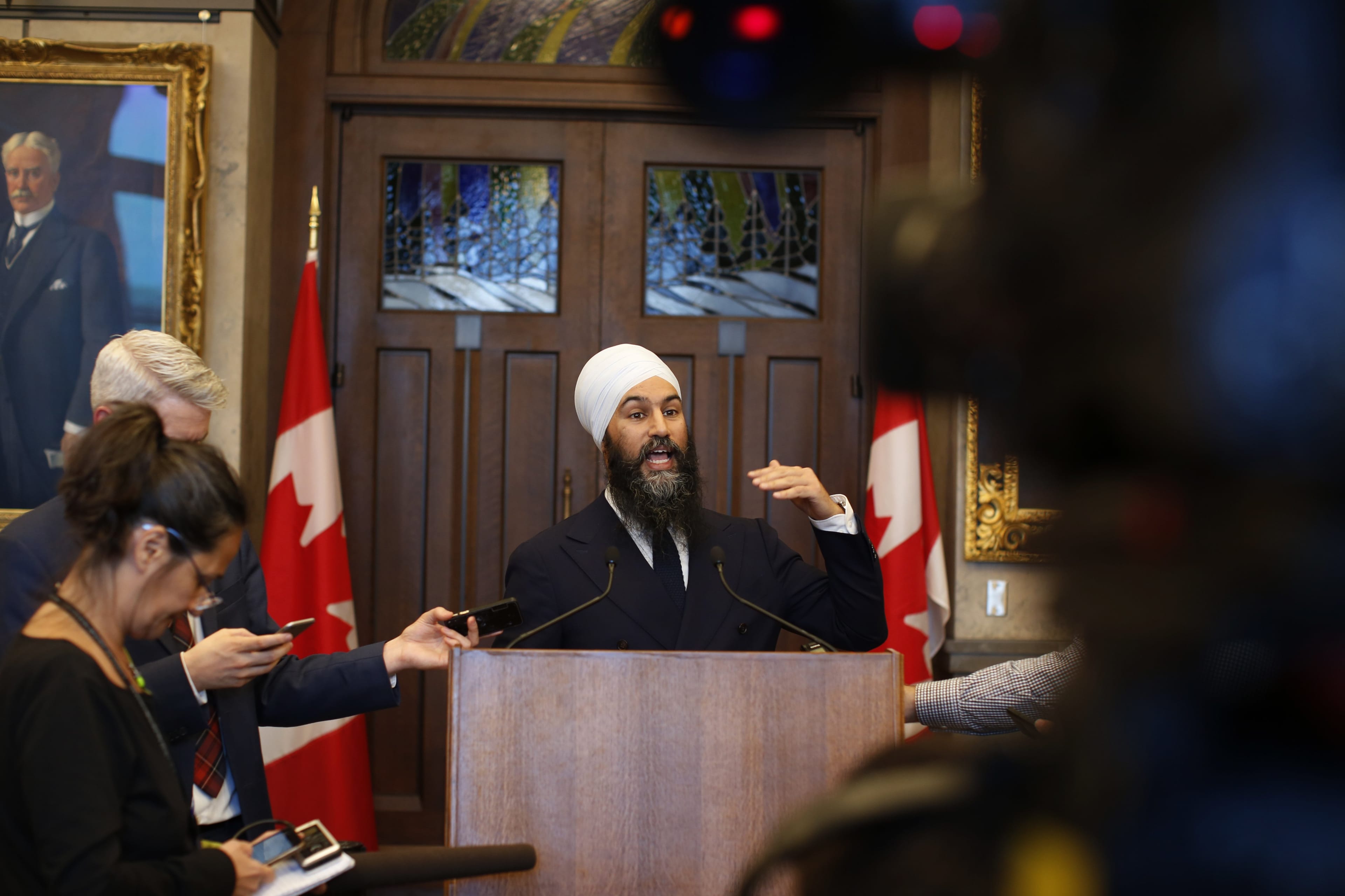 Singh speaks following the tabling of the federal budget in Ottawa on Tuesday, March 19, 2019. (David Kawai/Bloomberg via Getty Images)