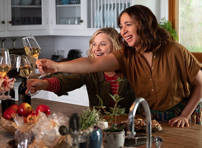 Amy Poehler and Maya Rudolph in Wine Country (Photo: Colleen Hayes/Netflix)