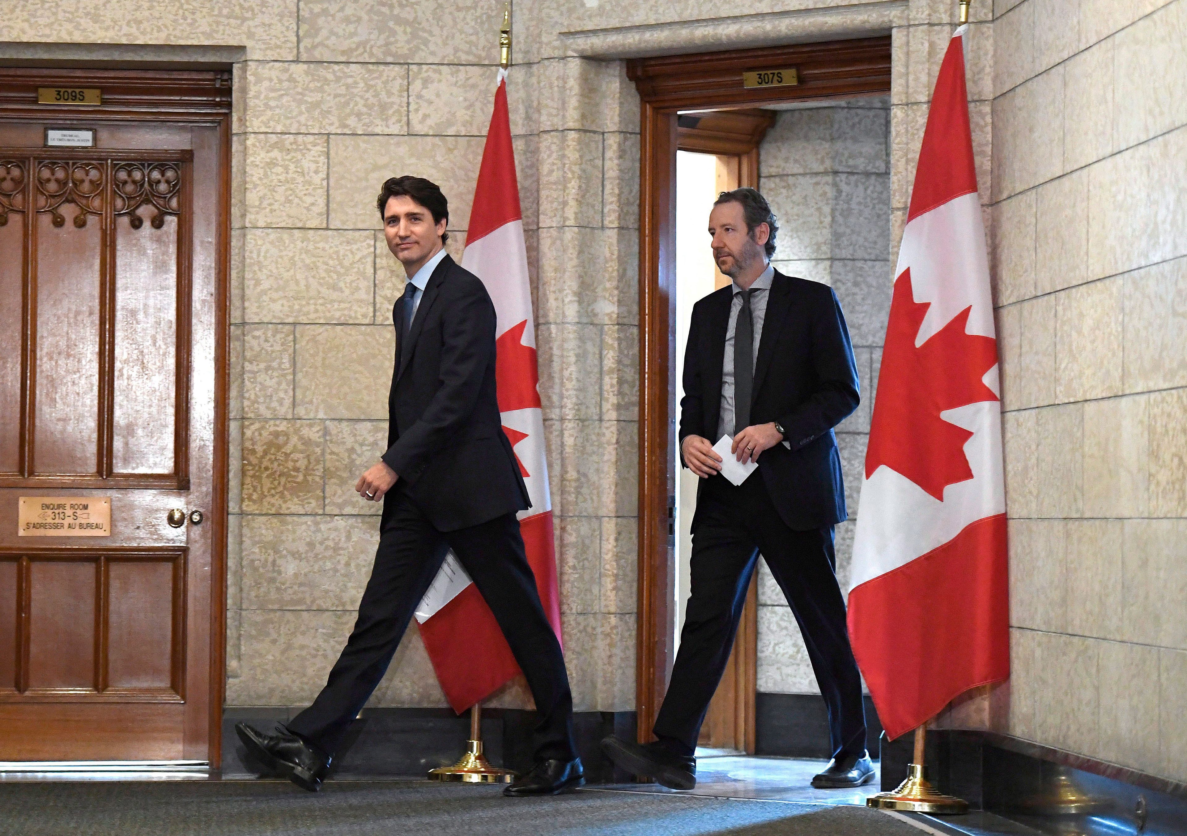Trudeau leaves his office with Butts to attend an emergency cabinet meeting on Parliament Hill on April 10, 2018 (Justin Tang/CP)
