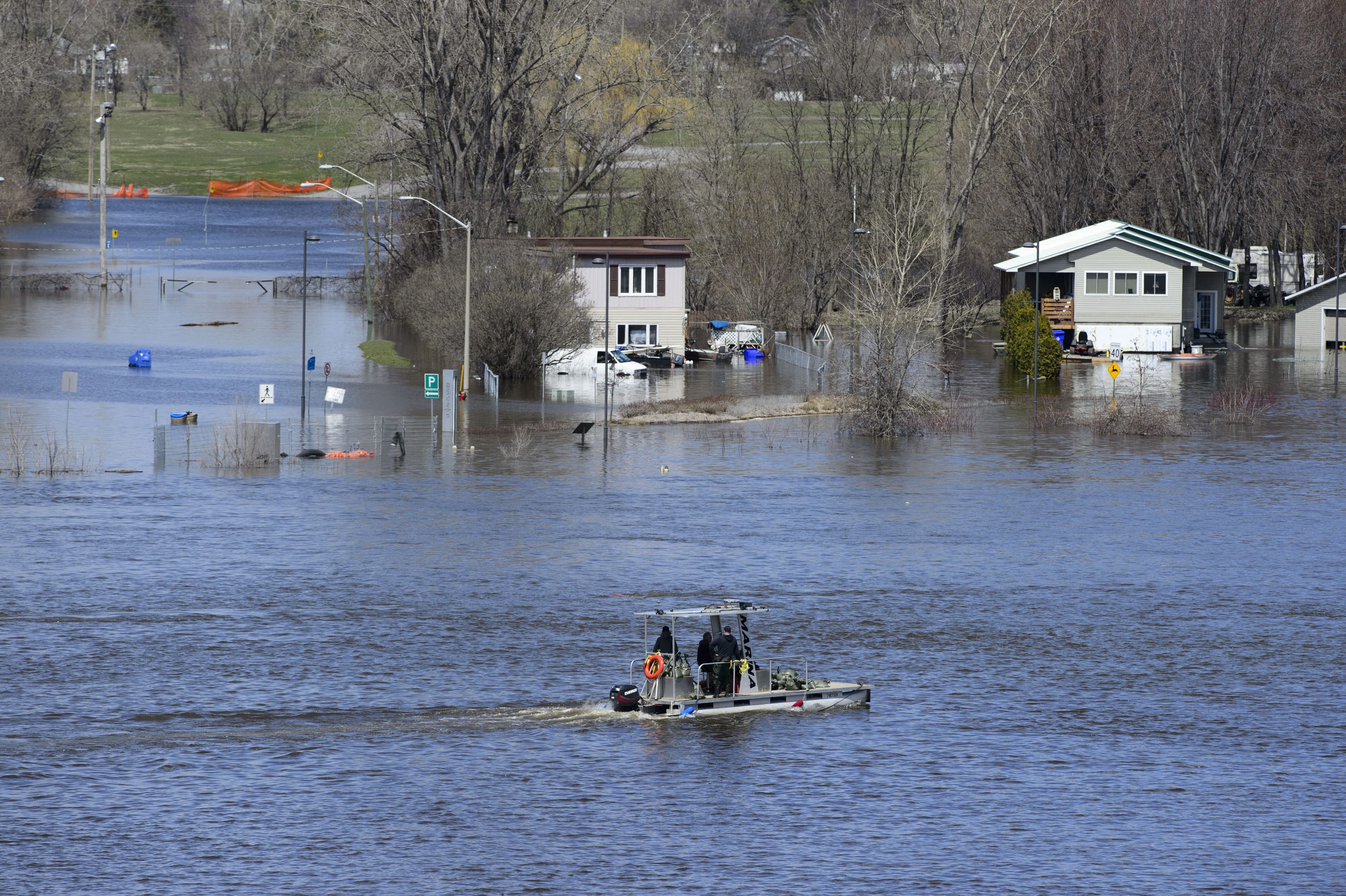 Homes along the Ottawa River in Gatineau, Que. are flooded on Tuesday, April 30, 2019. (Sean Kilpatrick/CP)