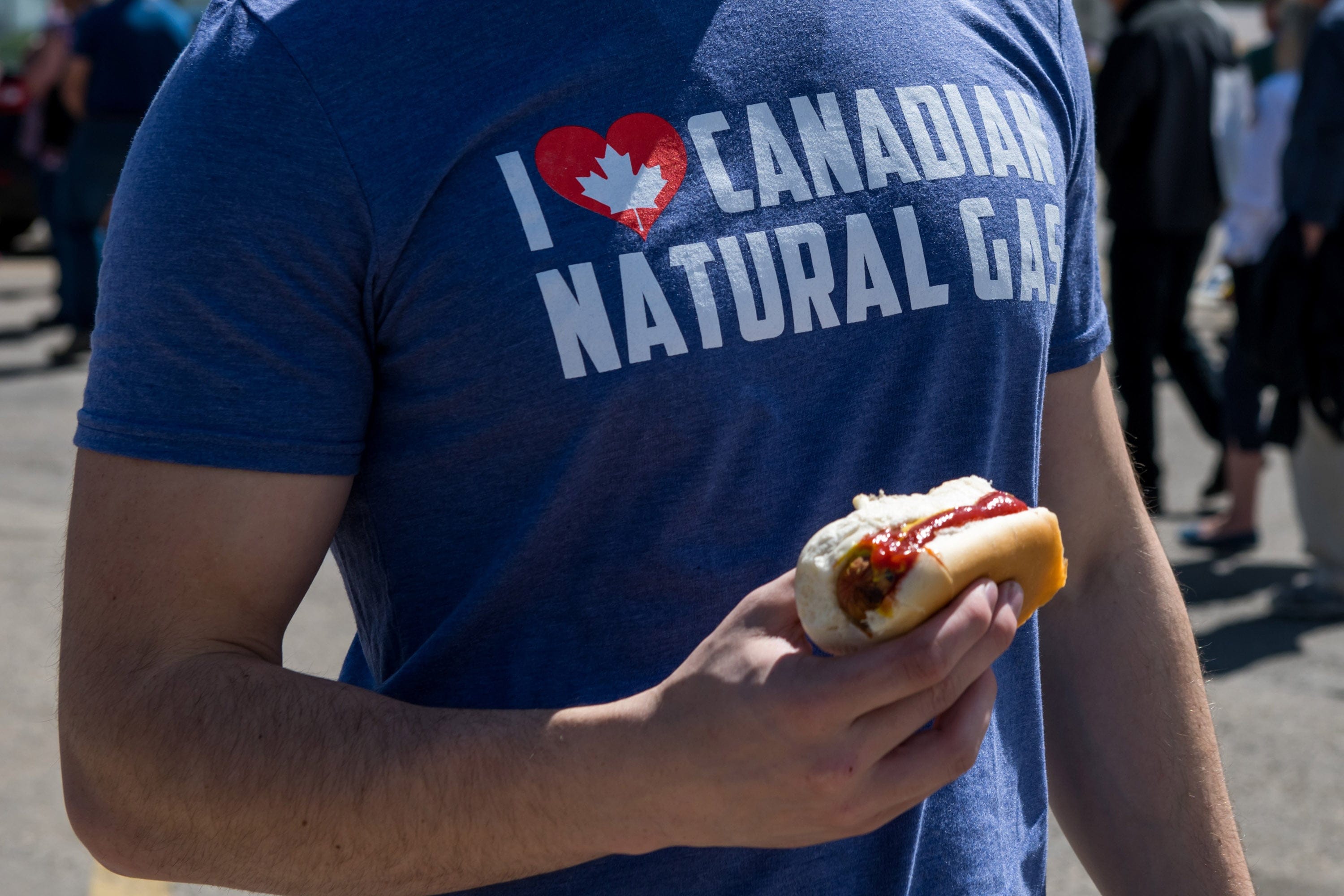 Thousands of Albertans at a Canada Action rally for the oil and gas industry, which is deeply entwined with their collective identity (Photograph by Guillaume Nolet)