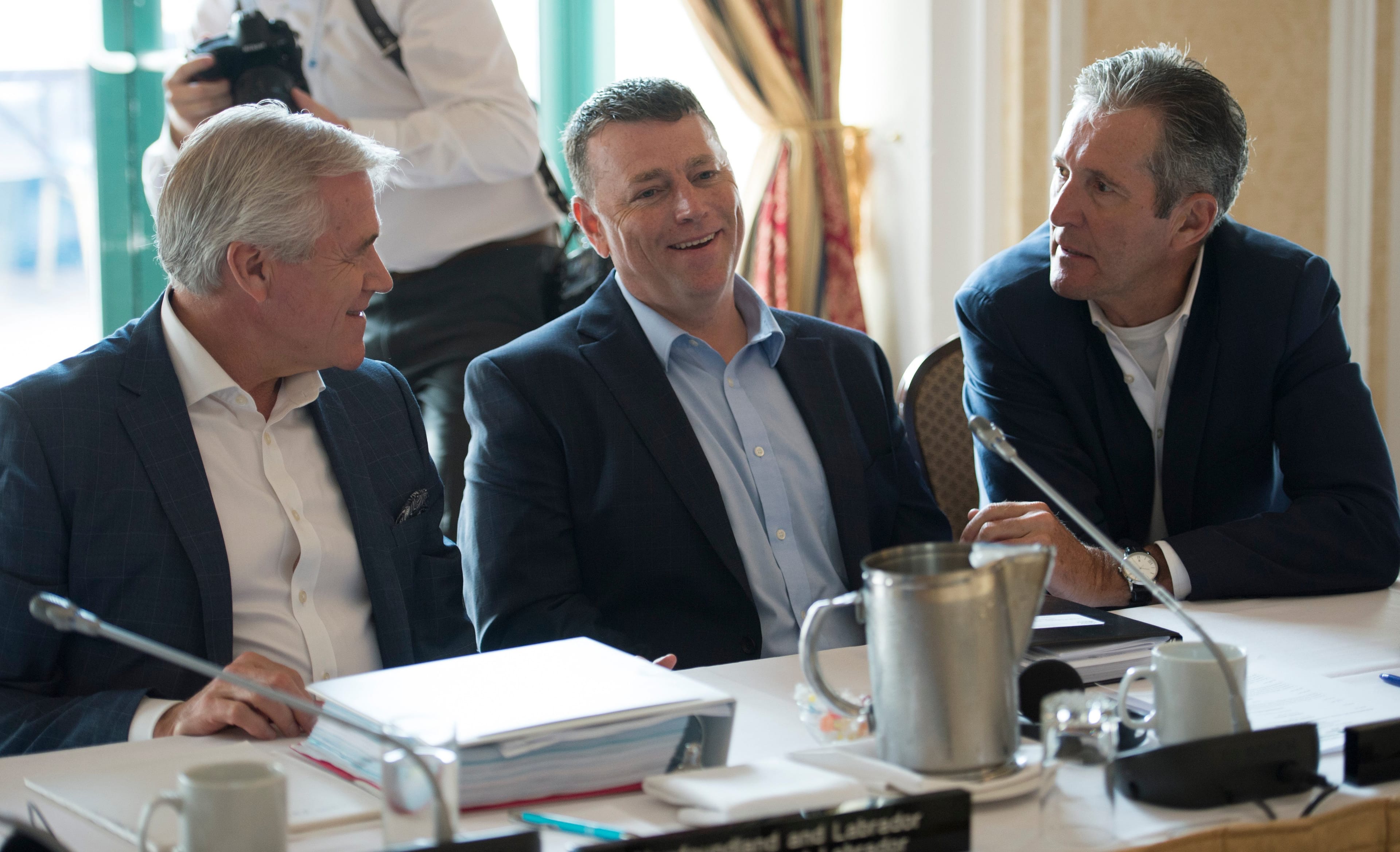 King, flanked by Manitoba Premier Brian Pallister, right, and Dwight Ball of Newfoundland and Labrador at the recent premiers' meeting in Saskatoon (Jonathan Hayward/CP)