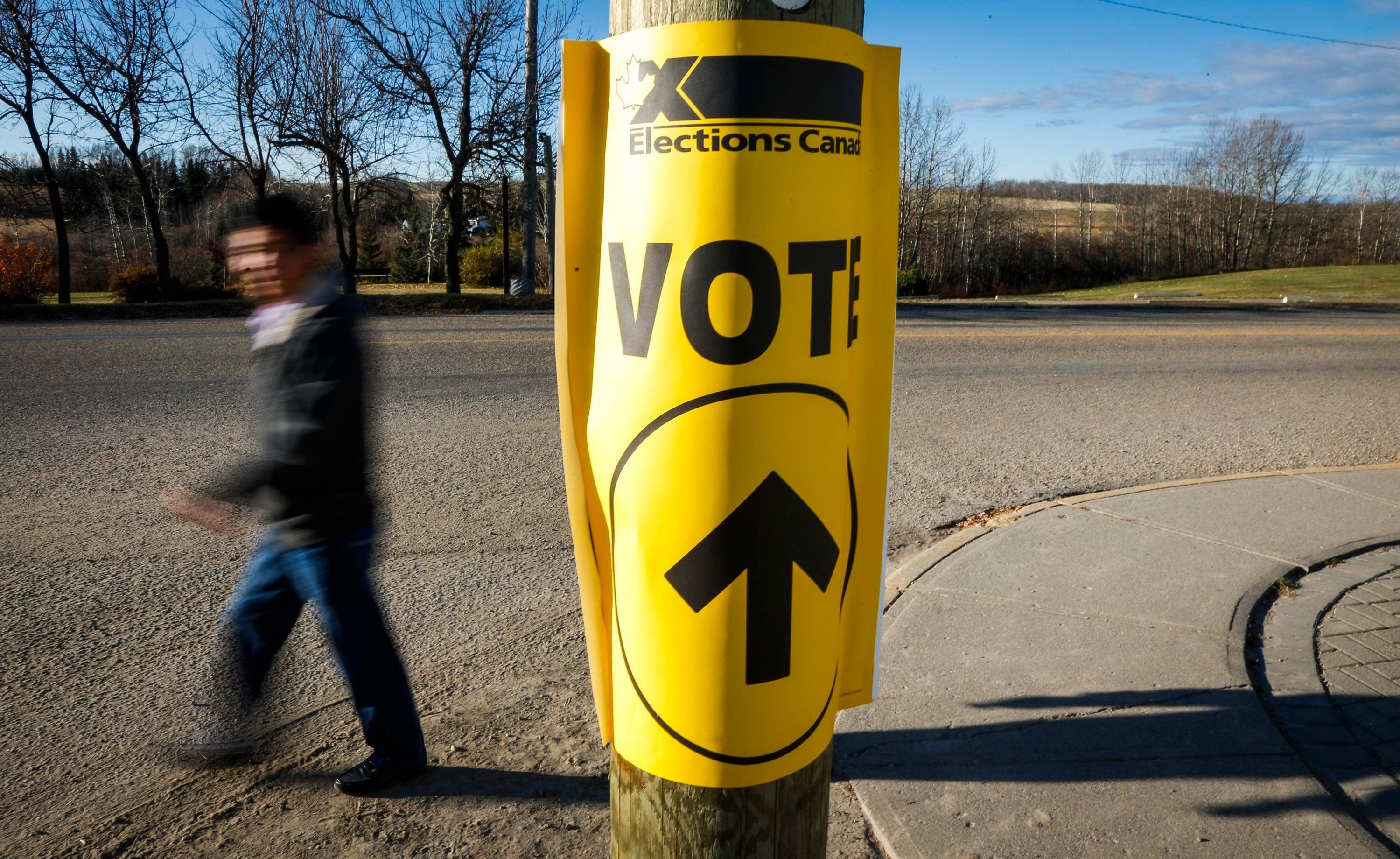 Elections Canada sign directing voters to a polling station (Jeff McIntosh/CP)