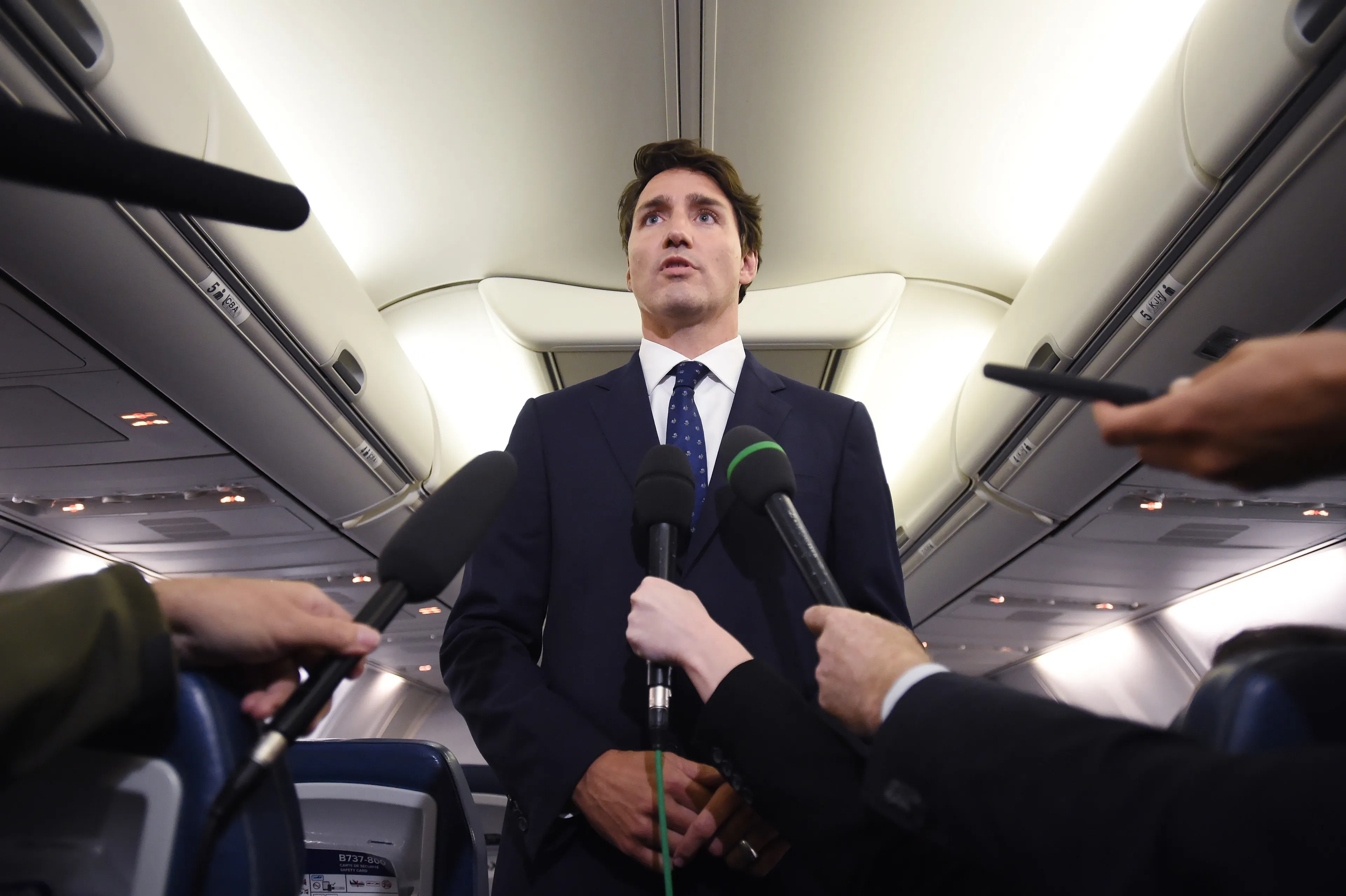 Trudeau apologizes on his campaign plane in Halifax, N.S., on Wednesday, over the 2001 brownface photo of him that surfaced (THE CANADIAN PRESS/Sean Kilpatrick)
