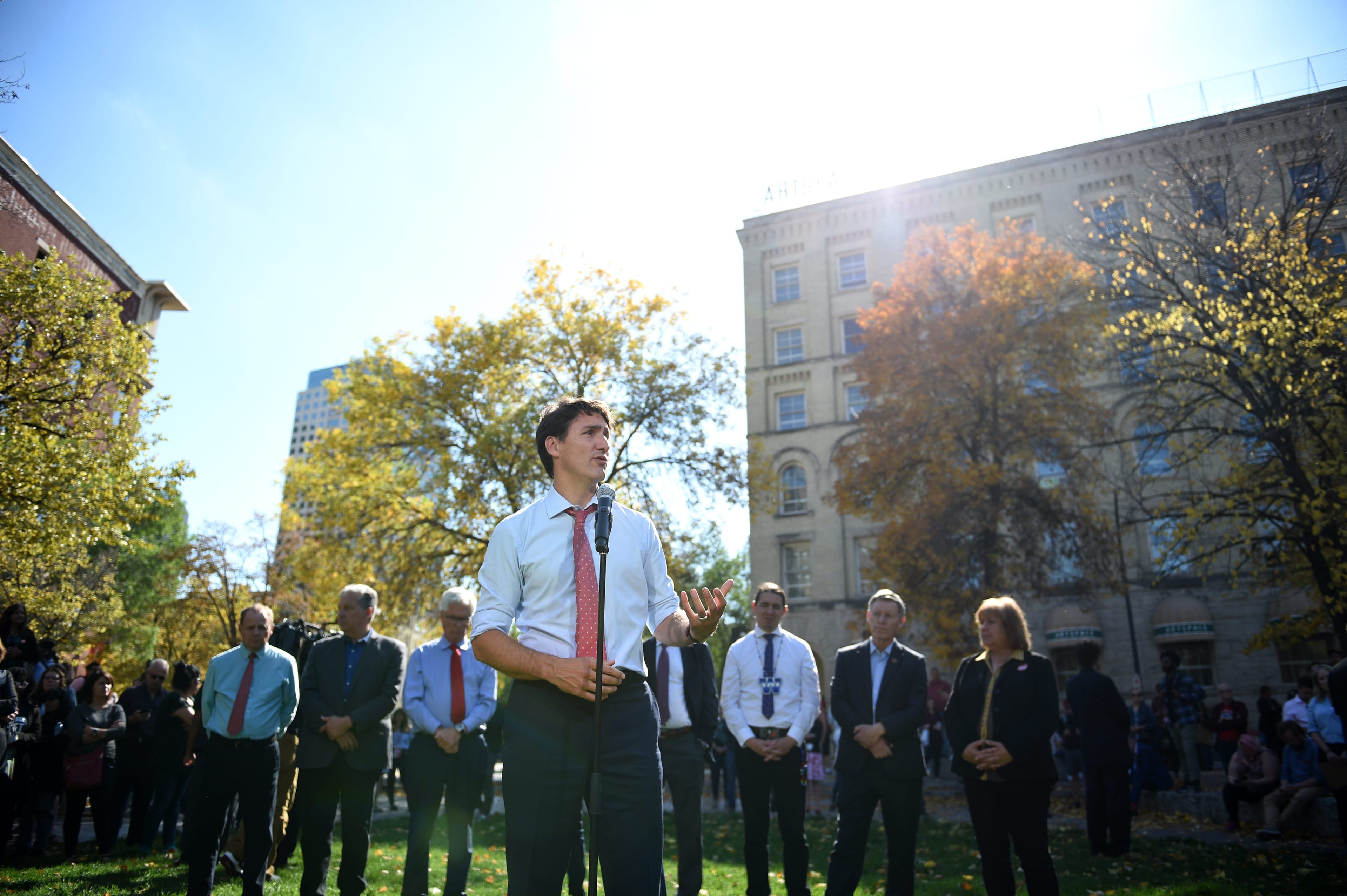 Trudeau addresses the media about the 2001 photos of him in brownface, in Winnipeg on Sept. 19, 2019 (Sean Kilpatrick/CP)