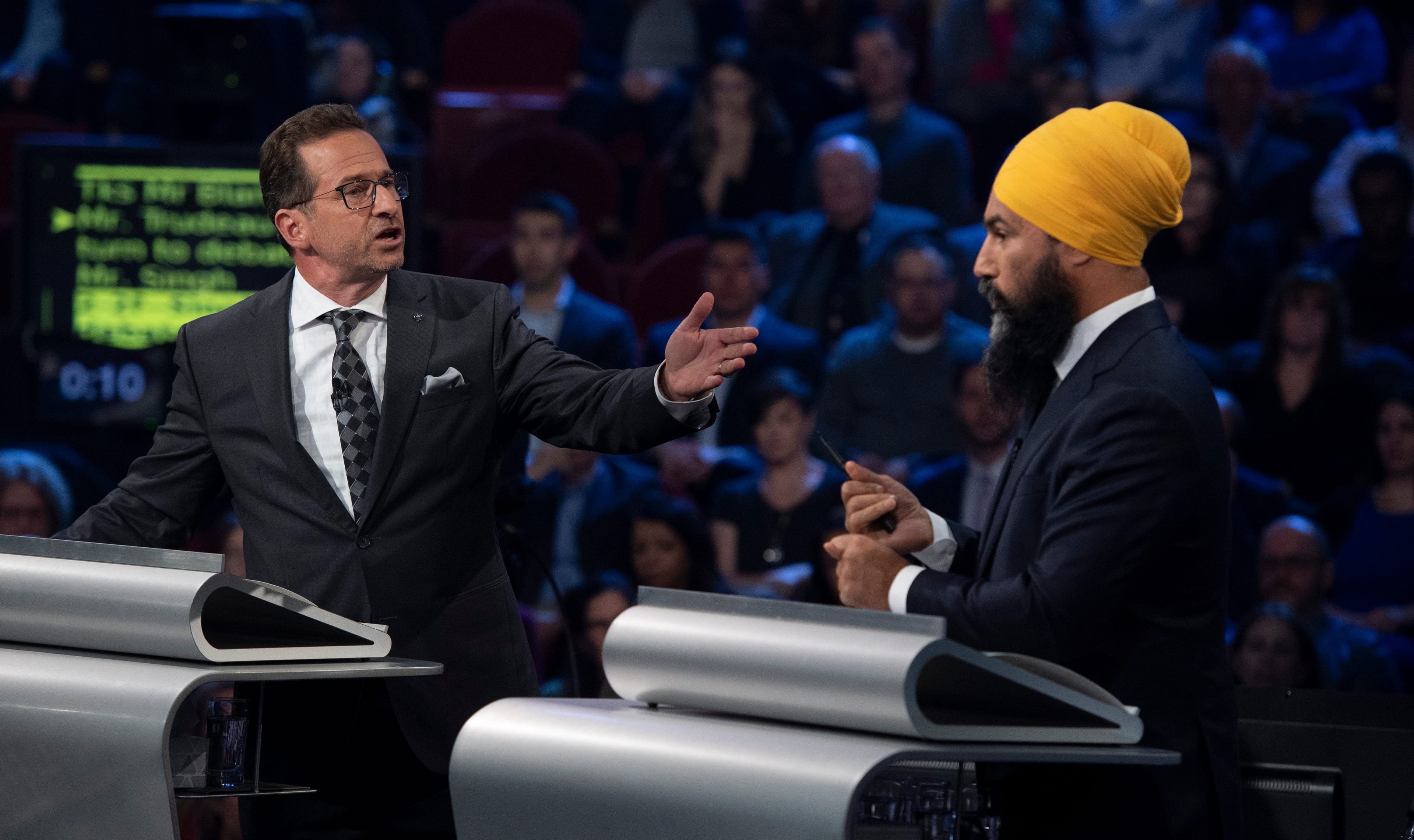 Blanchet and Singh debate a point during the federal leaders debate in Gatineau, Que. on Oct. 7, 2019 (Justin Tang/CP)