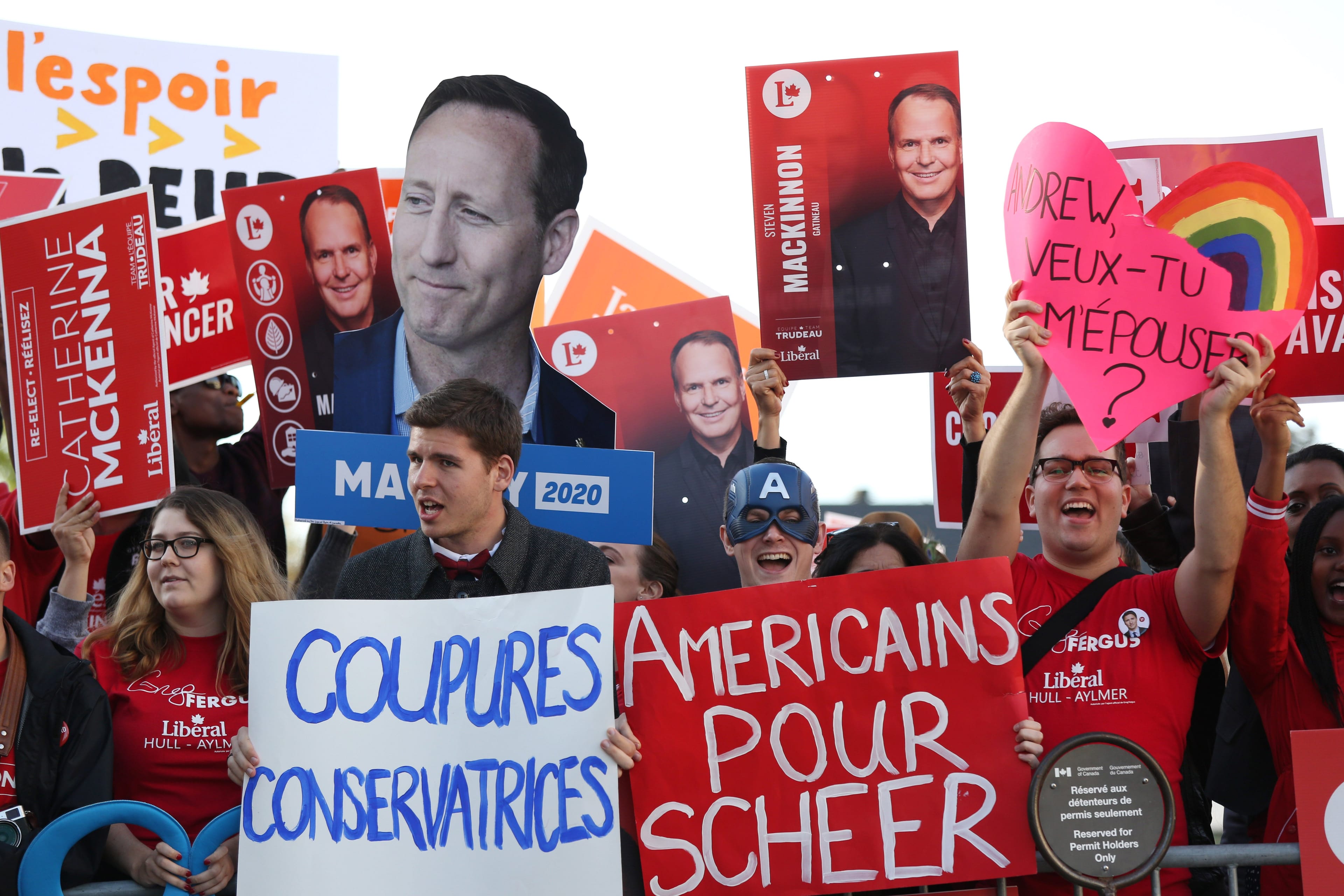 The scene outside Thursday's French-language leaders debate in Gatineau, Que.(Dave Chan/AFP/Getty Images)