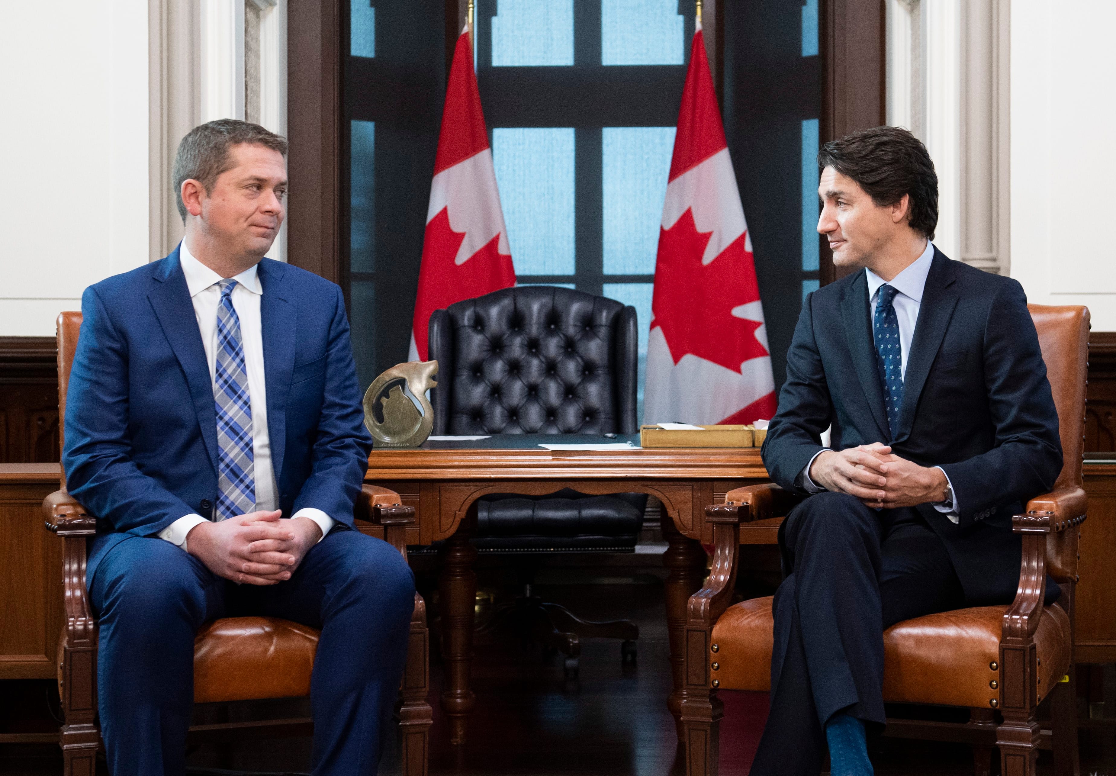 Trudeau meets with Scheer in his office on Parliament Hill in Ottawa, on Nov. 12, 2019 (THE CANADIAN PRESS/Justin Tang)
